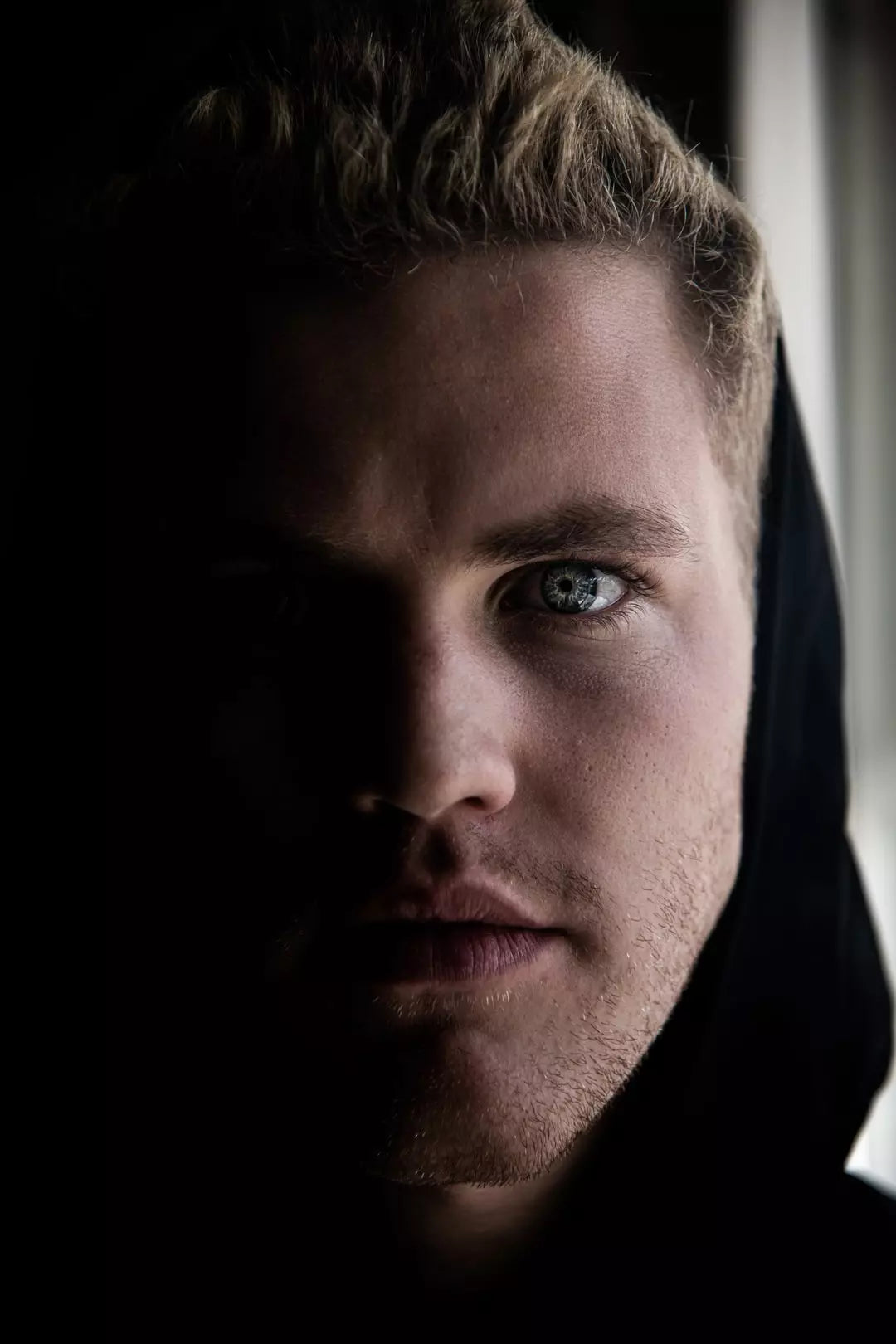 Why a Strong Jawline is More Attractive on Men